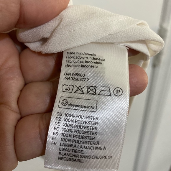 H&M Flutter Sleeve Semi Sheer Button Up Blouse Pleats in Front Top Size US 6 - Picture 9 of 9